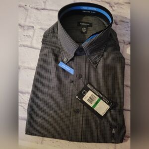 Men’s Van Heusen dress shirt. Size L
